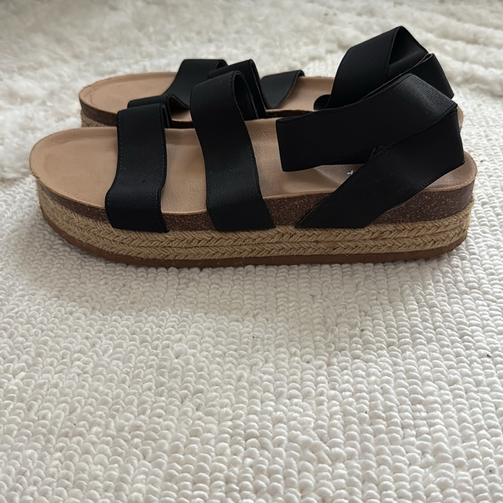 Sandal - Picture 2 of 6